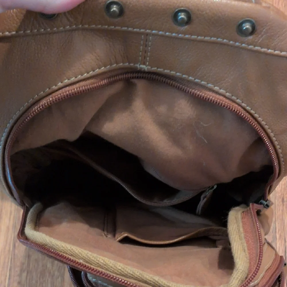 Stylish Brown Myra Crossbody Bag with Floral and Turquoise Details - Picture 4 of 6